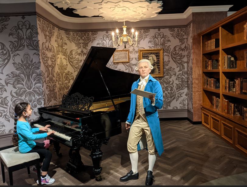  My daughter & Beethoven in Madame Tussauds, Istanbul